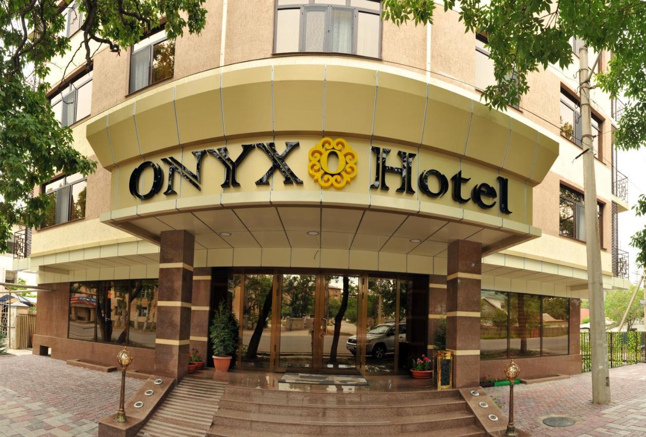 Onyx Hotel Bishkek Exteriör bild