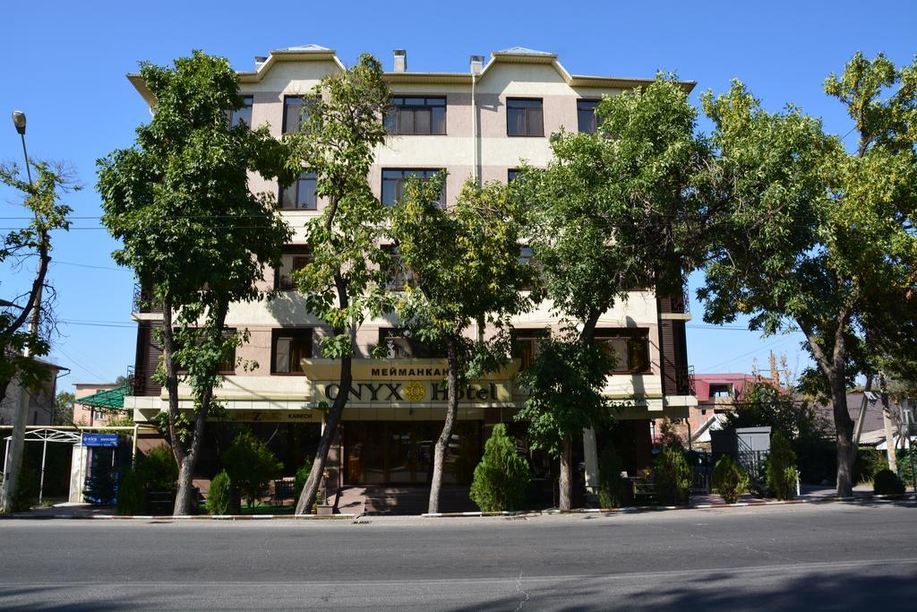 Onyx Hotel Bishkek Exteriör bild
