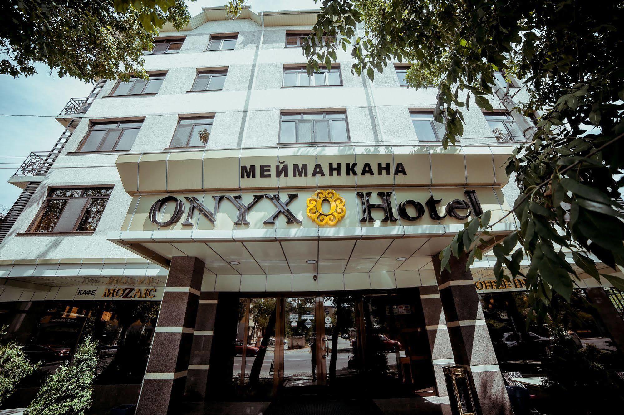Onyx Hotel Bishkek Exteriör bild