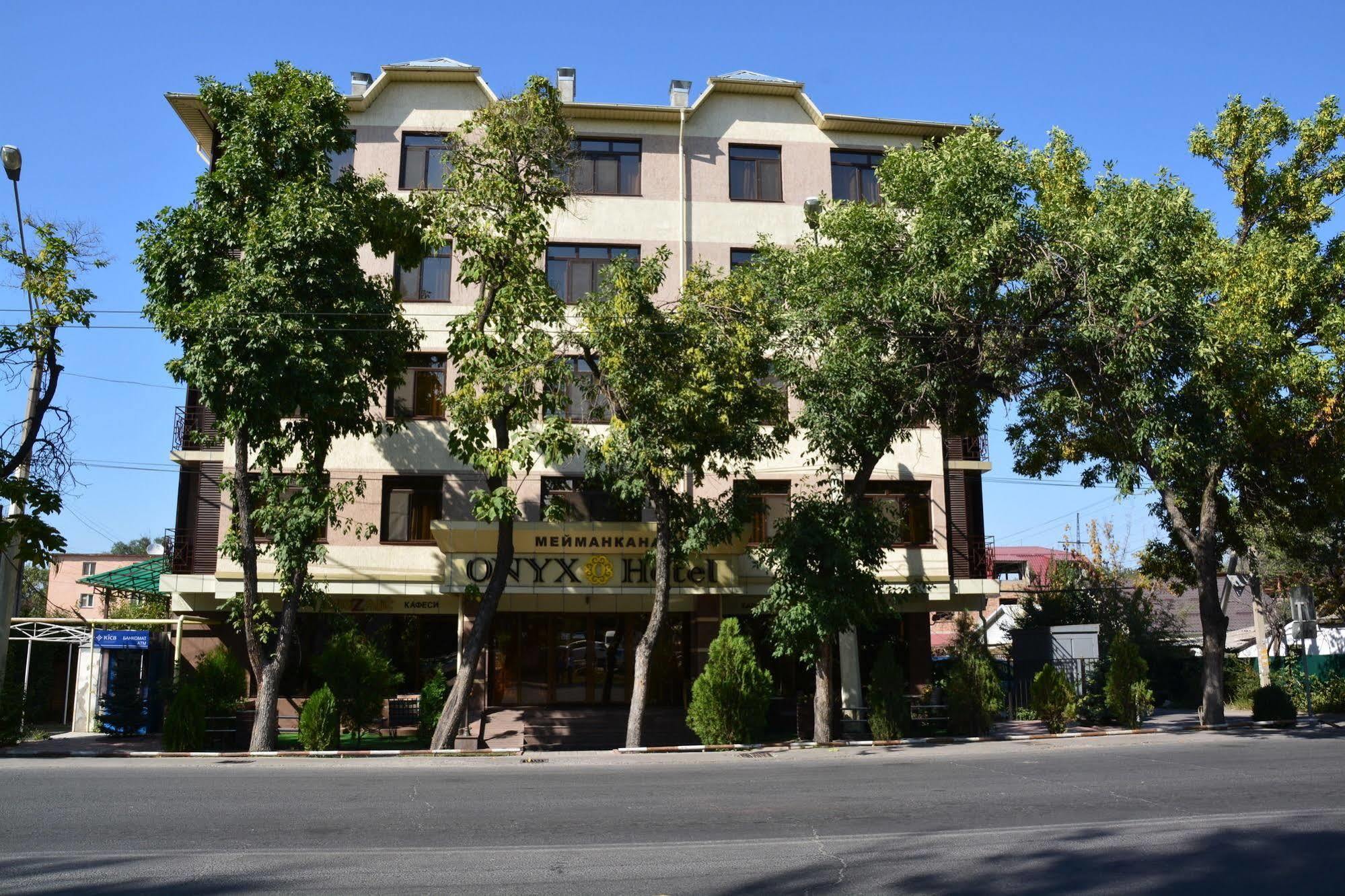 Onyx Hotel Bishkek Exteriör bild